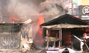 SEPULUH RUMAH HANGUS TERBAKAR.mp4_000013572