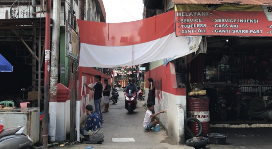 6FD4DC30-EDF3-4D38-82DB-38112BA87210 Warga Gang Mosi 1 rt 21 & 22 percantik lingkungan dengan mural.