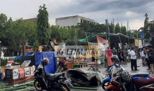 Tenda Pasar Ramadan di Gor Segiri Roboh. Tenda Pasar Ramadan di Gor Segiri Roboh.