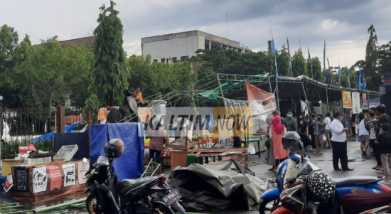 Tenda Pasar Ramadan di Gor Segiri Roboh.
