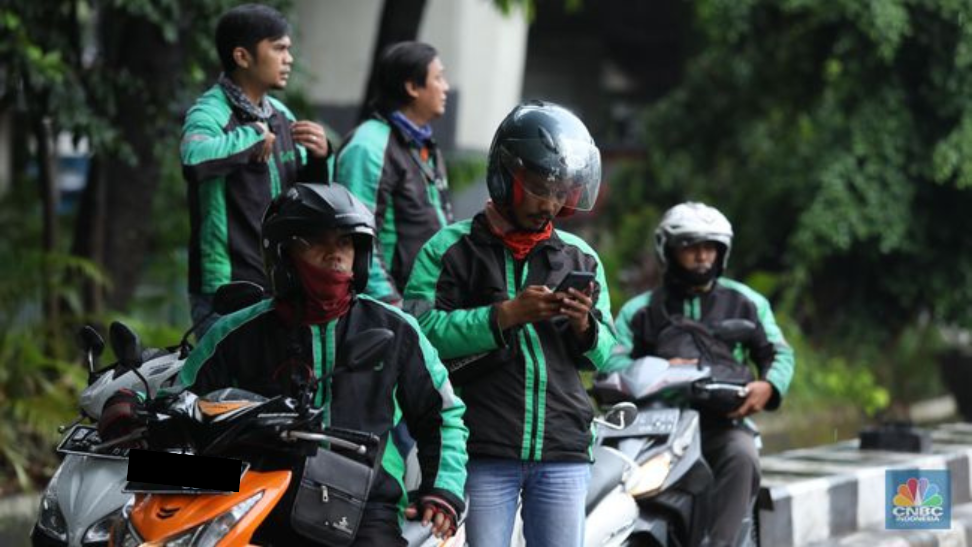 Format Upload Foto Web (3) Foto Sejumlah Drivers Ojol.