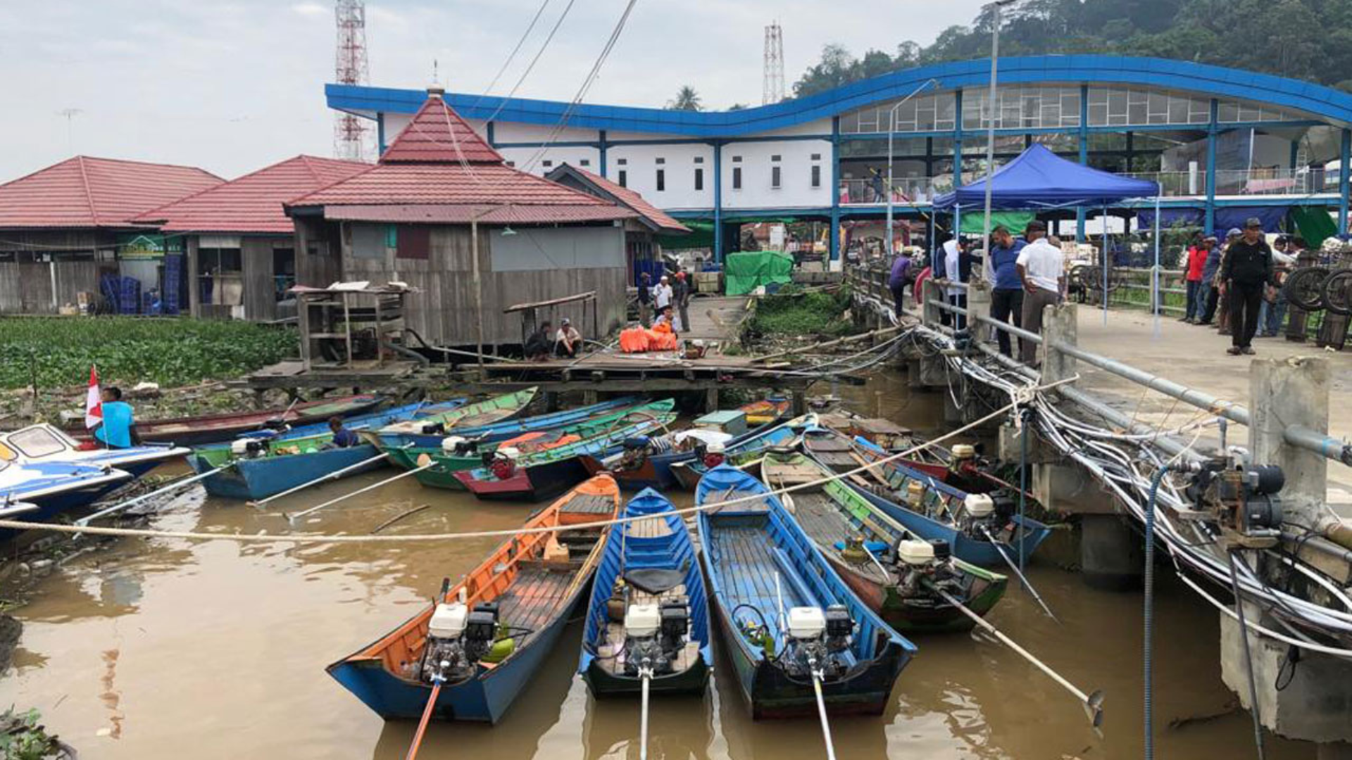Foto : Sejumlah Kapal Berlabuh di Dermaga Samarinda. Sumber Foto : Pertamina.