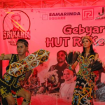 Foto : Tari Dayak di Milenial Light Night Party di Lapangan Parkir Mall Samarinda Square. Sumber Foto : Istimewa. Foto : Tari Dayak di Milenial Light Night Party di Lapangan Parkir Mall Samarinda Square. Sumber Foto : Istimewa.