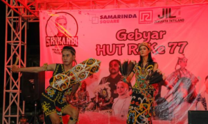 Foto : Tari Dayak di Milenial Light Night Party di Lapangan Parkir Mall Samarinda Square. Sumber Foto : Istimewa. Foto : Tari Dayak di Milenial Light Night Party di Lapangan Parkir Mall Samarinda Square. Sumber Foto : Istimewa.