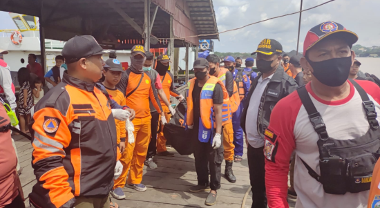 Foto: Evakuasi Korban Tenggelam di Sungai Mahakam. Sumber : Basarnas.