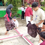 Foto : Sejumlah siswa dan guru bermain Rangku Alu. Foto : SMA 11 Samarinda. Foto : Sejumlah siswa dan guru bermain Rangku Alu. Foto : SMA 11 Samarinda.