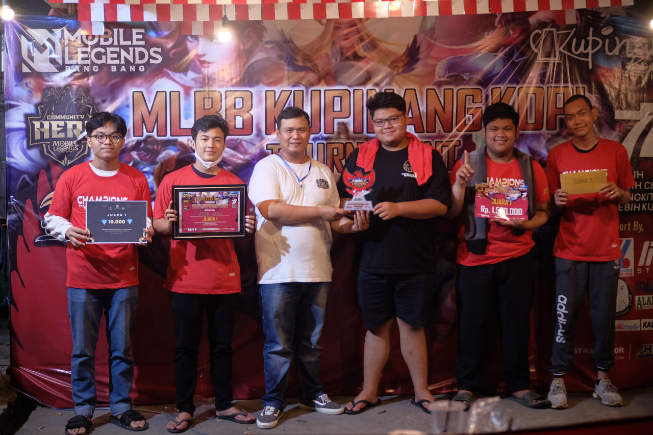 Foto : Tim Adik-Adik Juarai MLBB Kupinang Tournamen 2022. Sumber Foto : Kupinang Kopi.