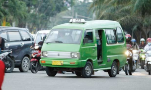 Foto : Angkot. Sumber Foto : Istimewa. Foto : Angkot. Sumber Foto : Istimewa.