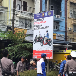 Foto : Iklan Imbauan Lalu Lintas di Jl Sirad Salman. Sumber Foto : Kaltimnow.id