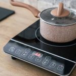 Ilustrasi kompor listrik. Sumber: Shutterstock/Brizmaker) Ilustrasi kompor listrik. Sumber: Shutterstock/Brizmaker