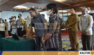 WhatsApp Image 2022-11-10 at 21.05.12 Nidya Listiyono, menghadiri Gebyar Pajak 2022 yang diselenggarakan Badan Pendapatan Daerah (Bapenda) Provinsi Kaltim, di ruang Ruhui Rahayu, Kantor Gubernur Kaltim, Senin (10/10/2022). Sumber: Humas DPRD Kaltim