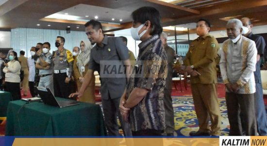WhatsApp Image 2022-11-10 at 21.05.12 Nidya Listiyono, menghadiri Gebyar Pajak 2022 yang diselenggarakan Badan Pendapatan Daerah (Bapenda) Provinsi Kaltim, di ruang Ruhui Rahayu, Kantor Gubernur Kaltim, Senin (10/10/2022). Sumber: Humas DPRD Kaltim