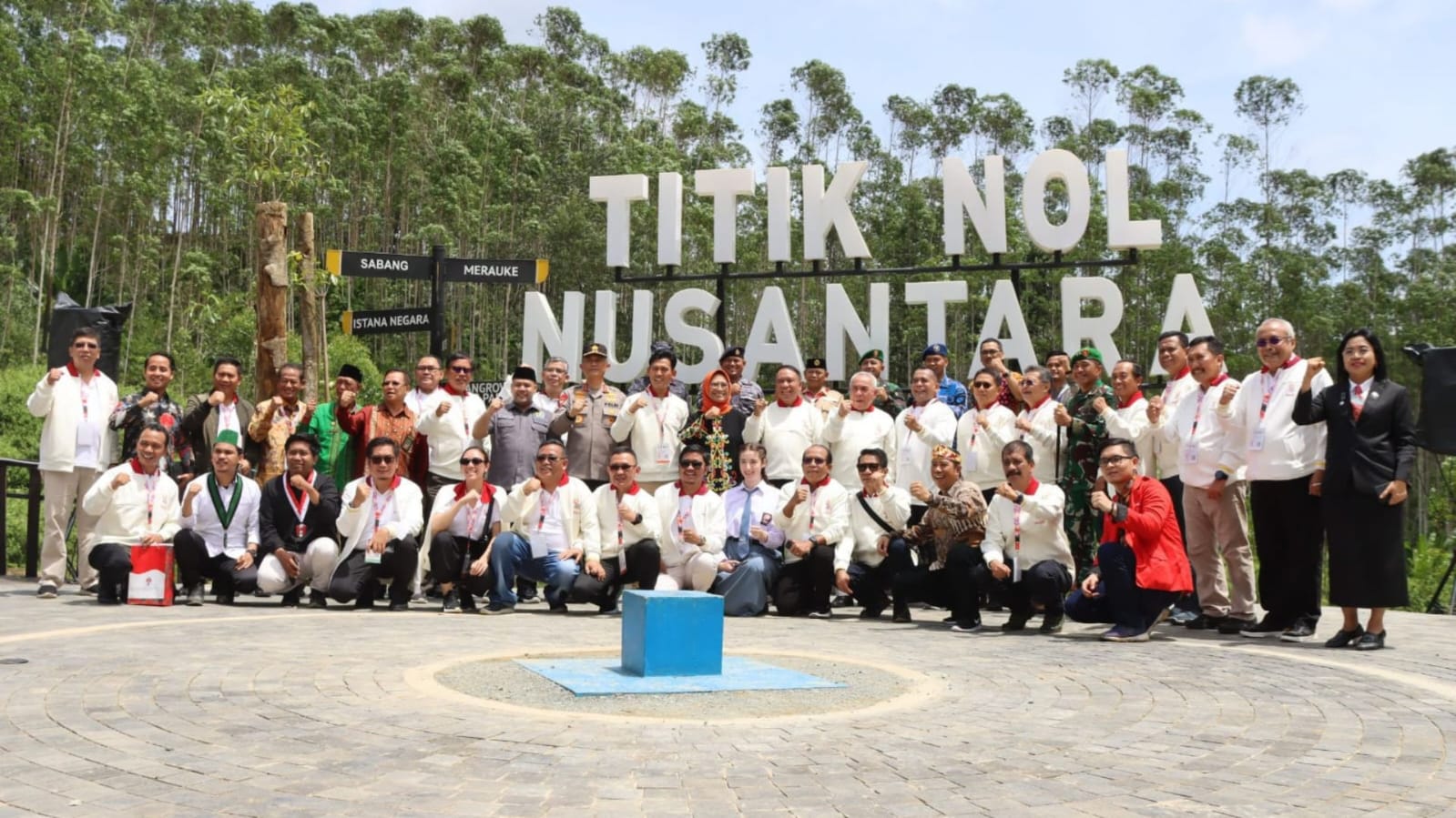 DPRD Provinsi Kalimantan Timur (Kaltim) hadir pada puncak peringatan Hari Sumpah Pemuda ke-94, yang digelar di titik nol Ibu Kota Negara (IKN) Nusantara, Jumat (28/10/2022). Sumber: Humas DPRD Kaltim