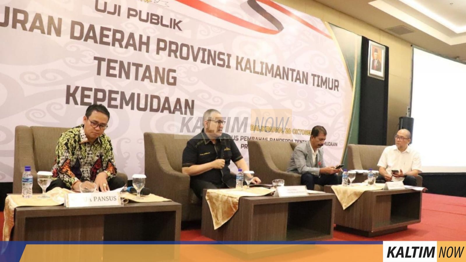 Panitia Khusus (Pansus) Kepemudaan DPRD Provinsi Kalimantan Timur (Kaltim), menggelar uji publik di Hotel Platinum Balikpapan, Rabu (26/10/2022). Sumber: Humas DPRD Kaltim