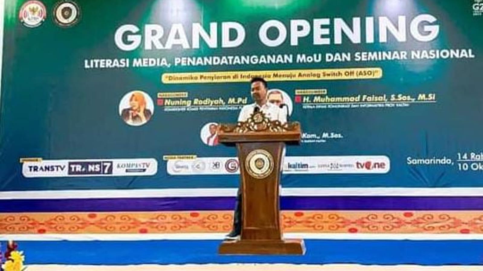 Ketua Komisi I DPRD Kaltim, Baharuddin Demmu, ketika membuka Seminar Nasional Program Leterasi Media di UMKT, Samarinda. Sumber: Istimewa