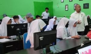WhatsApp Image 2022-11-14 at 22.29.11 Ketua Komisi IV DPRD Provinsi Kalimantan Timur (Kaltim), Akhmed Reza Fachlevi melakukan kunjungan ke dua sekolah di Kutai Kartanegara (Kukar). Sumber: IST