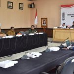 Komisi I DPRD Provinsi Kalimantan Timur (Kaltim) memfasilitasi pertemuan antara Koperasi Unit Desa (KUD) Tani Maju Desa Batuah dengan PT Karya Putra Borneo (KPB), terkait penyelesaian sengketa lahan kedua belah pihak, Selasa (8/11/2022). Sumber: IST