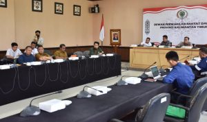 WhatsApp Image 2022-11-17 at 18.12.50 Komisi I DPRD Provinsi Kalimantan Timur (Kaltim) memfasilitasi pertemuan antara Koperasi Unit Desa (KUD) Tani Maju Desa Batuah dengan PT Karya Putra Borneo (KPB), terkait penyelesaian sengketa lahan kedua belah pihak, Selasa (8/11/2022). Sumber: IST