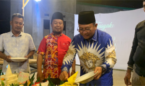 Foto : Saefuddin Zuhri Hadiri Acara Syukuran di RT 26 Kelurahan Lok Bahu. Sumber Foto : Kaltimnow.id Foto : Saefuddin Zuhri Hadiri Acara Syukuran di RT 26 Kelurahan Lok Bahu. Sumber Foto : Kaltimnow.id