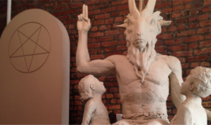 Foto : Patung Satanic. Sumber Foto : https://jernih.co/wp-content/uploads/satan-1.jpg Foto : Patung Satanic. Sumber Foto : https://jernih.co/wp-content/uploads/satan-1.jpg