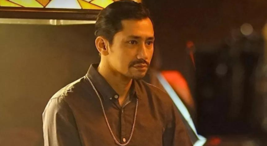 Foto : Aktor Revaldo. Sumber Foto : https://assets.promediateknologi.com/crop/117x19:978x642/0x0/webp/photo/2023/01/12/2182768022.jpg