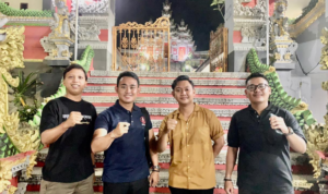 Foto : Dari sebelah kanan Ketua DPP Peradah Indonesia Kalimantan Timur (Kaltim), I Gede Astika Guna Sanjaya, Ketua Peradah Kota Samarinda Agung Rada, Chaidir Tamami dan salah satu mahasiswa Hindu di Samarinda A.A. Gede Govi A.P. Sumber Foto : Kaltimnow.id Foto : Dari sebelah kanan Ketua DPP Peradah Indonesia Kalimantan Timur (Kaltim), I Gede Astika Guna Sanjaya, Ketua Peradah Kota Samarinda Agung Rada, Chaidir Tamami dan salah satu mahasiswa Hindu di Samarinda A.A. Gede Govi A.P. Sumber Foto : Kaltimnow.id