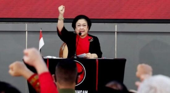 megawati-jokowi-hadir-di-rakernas-ii-pdip-6_169