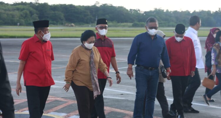 Wakil Ketua DPRD Kaltim Sambut Kedatangan Megawati Soekarnoputri di Balikpapan