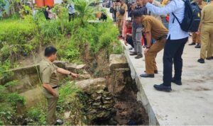 Tanggapi Laporan Warga, Andi Harun Tinjau Langsung Longsor di Lempake