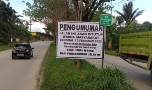 Foto : Himbauan Jalan Ring Roang Samarinda Ditutup oleh Pemilik Tanah. Sumber Foto : Istimewa. Foto : Himbauan Jalan Ring Roang Samarinda Ditutup oleh Pemilik Tanah. Sumber Foto : Istimewa.