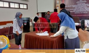 Emir Moeis Serahkan Berkas Pengajuan Pendaftaran Bacalon DPD Dapil Kaltim ke KPU