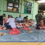 Maknai Hari Raya Idul Adha, Koramil Loa Janan Salurkan Daging Kurban