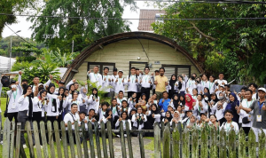 Foto : Para Peserta Jelajah Saat Di Rumah Lengkung PNW. Sumber : Kaltimnow.id Foto : Para Peserta Jelajah Saat Di Rumah Lengkung PNW. Sumber : Kaltimnow.id