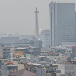 Foto : Kabut pekat yang menyelimuti udara di daerah Jakarta. Sumber : Istimewa.