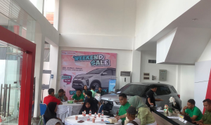 Foto : Weekend Sale Daihatsu TMS Samarinda di Jalan Sirad Salman. Sumber : Kaltimnow.id