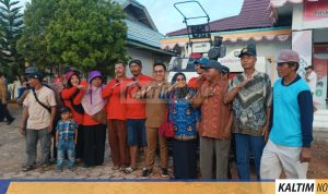 Dapat Bantuan Pupuk dari Pemkab Kukar, Petani Desa Panca Jaya Mengaku Terbantu
