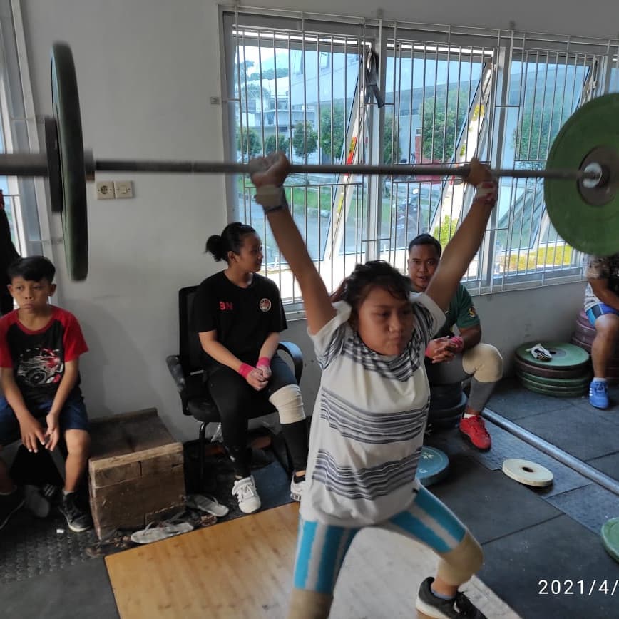 Dispora 80 akademi olahraga