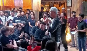 Ganjar Pranowo Santai Nongkrong Bareng Milenial Bahas Potensi Daerah