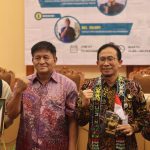 Foto : Pamong Budaya Museum Nasional, Alwan Hadi (kanan), Kepala Uptd Museum Mulawarman, Zularfi (tengah), Kadisdikbud Kaltim, Muhammad Kurniawan (tengah), Pengurus Komite Nasional ICOM Indonesia, Dedah Rufaedah Sri Handari (kiri). Sumber : Museum Mulawarman.