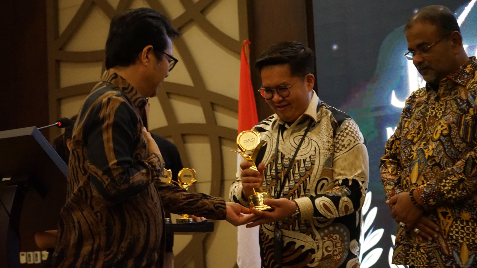 Wabup Kukar Rendi Solihin, Raih Penghargaan Tokoh Peduli UMKM di JMSI Award 2024