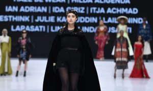Putri Ramadhani, Mahasiswi Berprestasi UI Memukau Sebagai Model Ian Adrian di IFW 2024