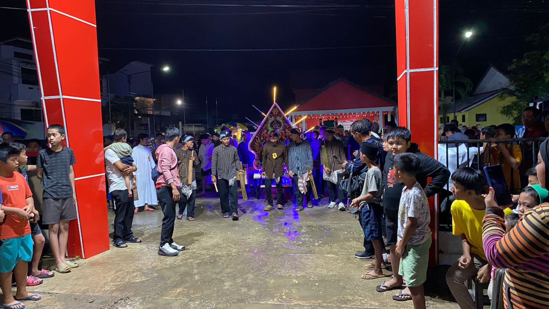 Kemeriahan Lomba Begeraan Sahur Memeriahkan Festival Ramadan di Kelurahan Maluhu