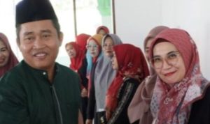 Camat Tenggarong Bagikan Bantuan Sembako di Bulan Suci Ramadhan