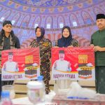 Warga Tenggarong Terharu Dapat Hadiah Umrah dari Bupati Kukar
