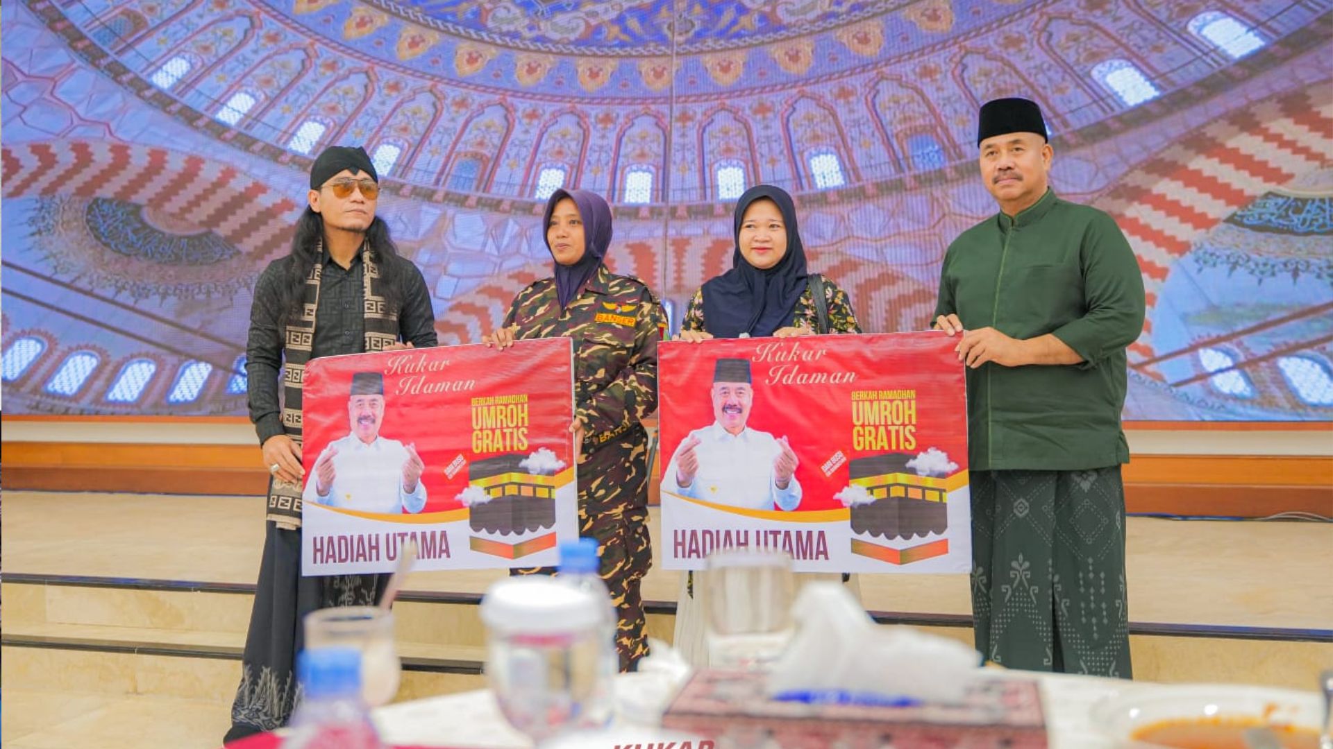 Warga Tenggarong Terharu Dapat Hadiah Umrah dari Bupati Kukar