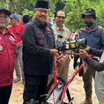 Bupati Kukar Serahkan Cultivator untuk Tingkatkan Produksi Pertanian di Desa Selerong