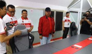 Bupati Kutai Kartanegara Edi Damansyah Tinjau E-sport Game Room di Stadion Aji Imbut
