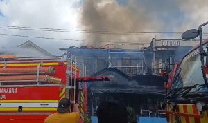 Kebakaran di AW Sjahranie Samarinda, 3 Tempat Usaha Hangus Terbakar