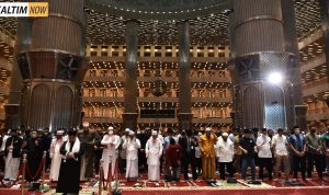 Foto : Jemaah Salat di Masjid Istiqlal Jakarta. Sumber : istiqlal.or.id Foto : Jemaah Salat di Masjid Istiqlal Jakarta. Sumber : istiqlal.or.id
