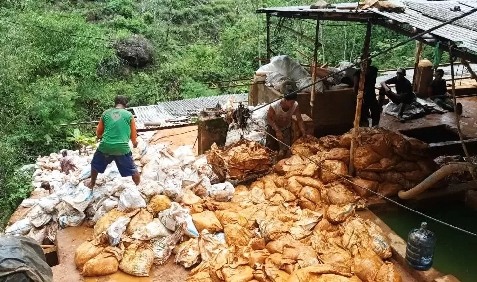 Foto : aktivitas pertambangan PT Gemilang Limpah Internusa (GLI) Pacitan. Sumber : Istimewa